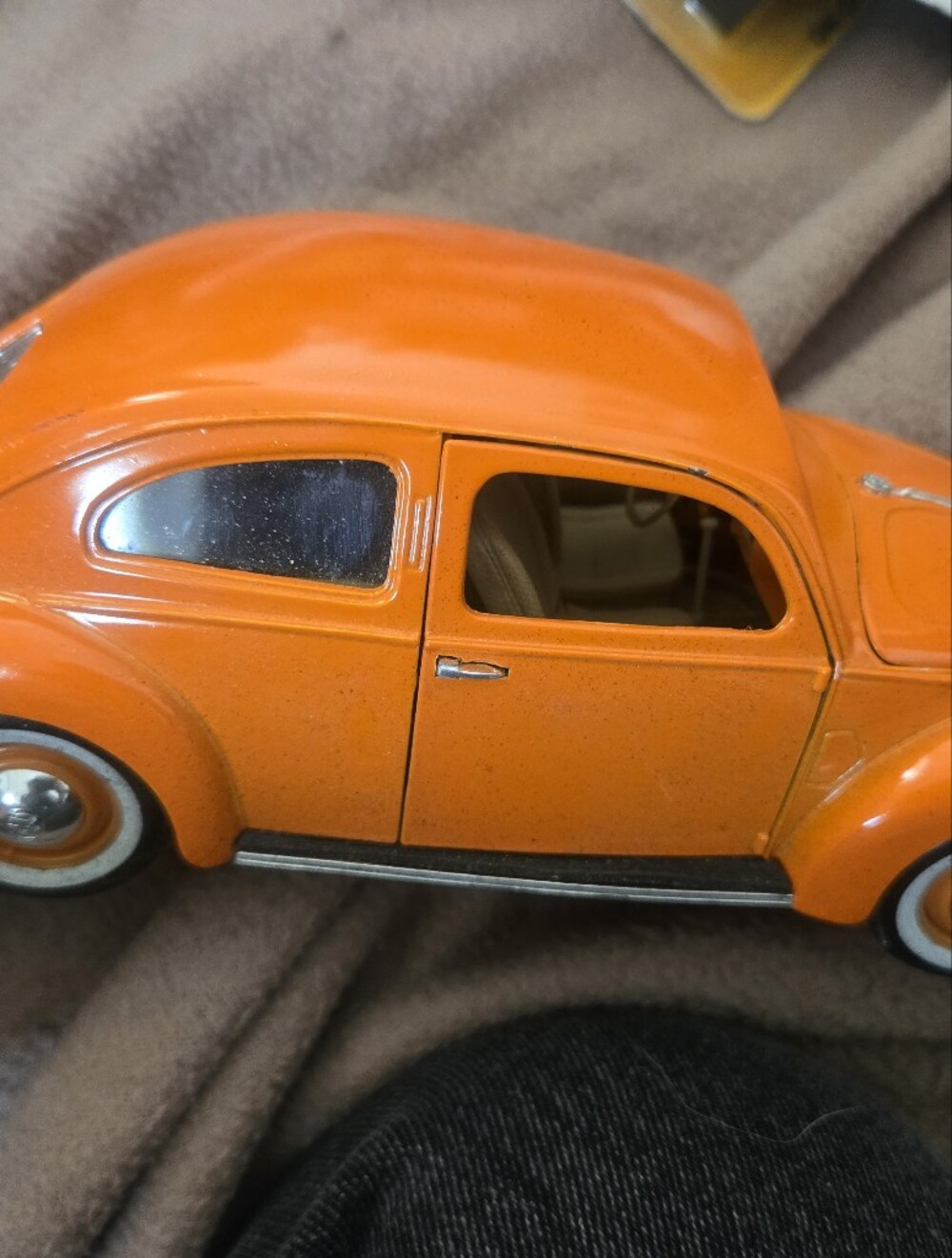 Maisto Vw Beetle In Orange 118 Scale